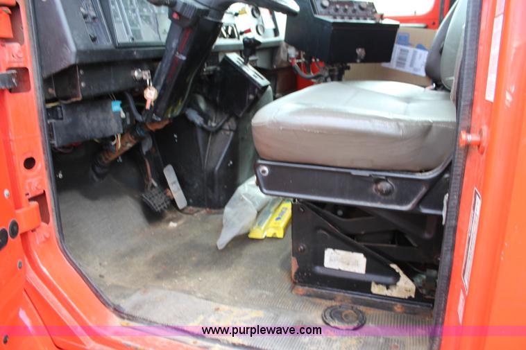 image for item L2488 1999 International 4900 dump truck