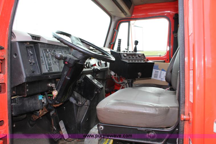 image for item L2488 1999 International 4900 dump truck