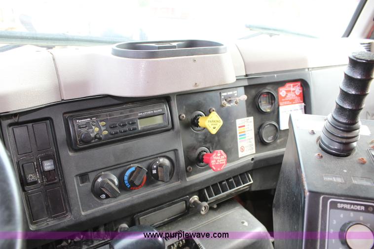 image for item L2488 1999 International 4900 dump truck