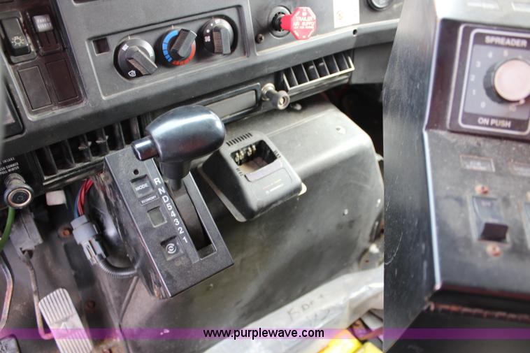 image for item L2488 1999 International 4900 dump truck