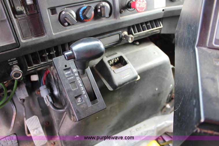 image for item L2488 1999 International 4900 dump truck