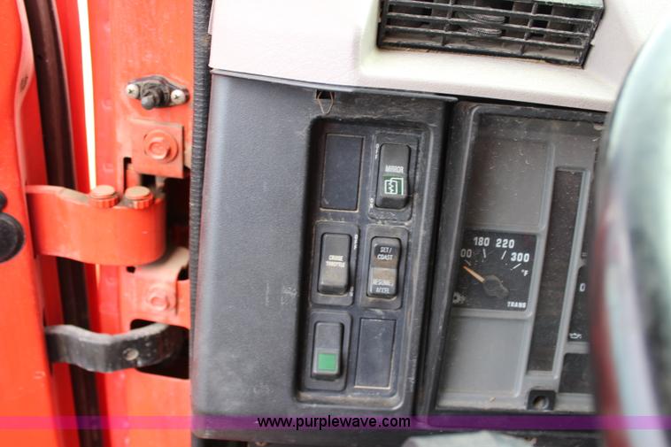 image for item L2488 1999 International 4900 dump truck