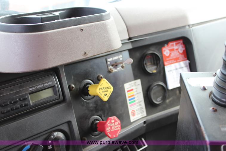 image for item L2488 1999 International 4900 dump truck