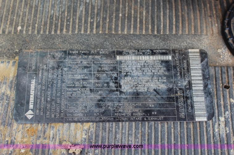 image for item L2488 1999 International 4900 dump truck