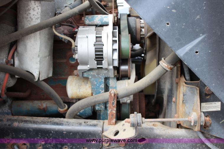 image for item L2488 1999 International 4900 dump truck