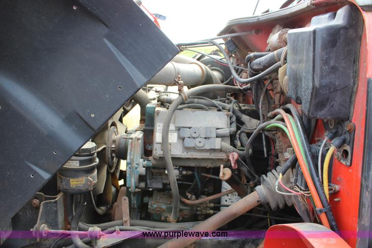 image for item L2488 1999 International 4900 dump truck