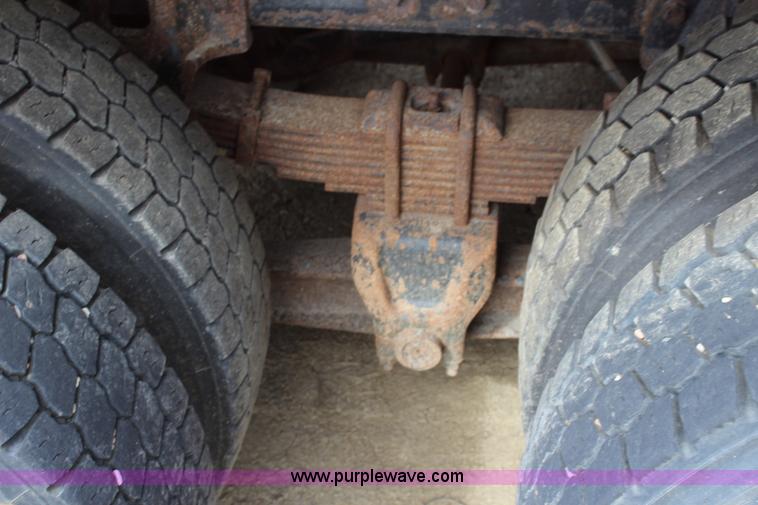 image for item L2488 1999 International 4900 dump truck