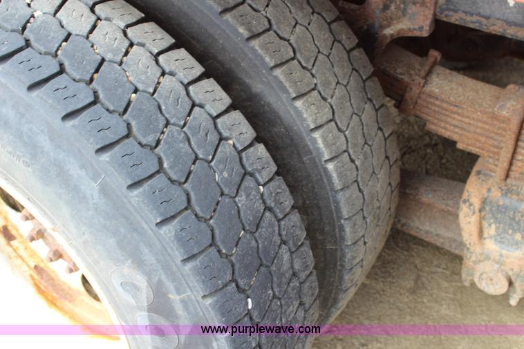 image for item L2488 1999 International 4900 dump truck