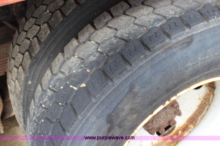 image for item L2488 1999 International 4900 dump truck