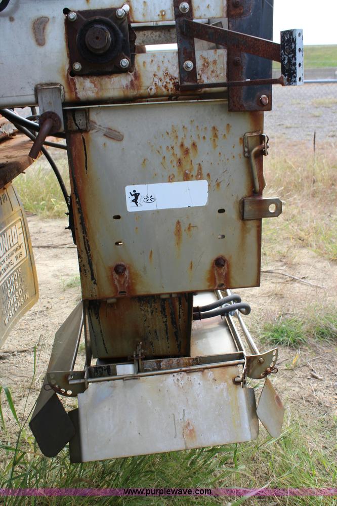 image for item L2488 1999 International 4900 dump truck