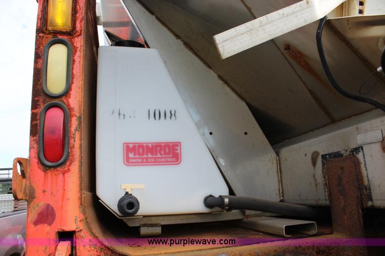 image for item L2488 1999 International 4900 dump truck