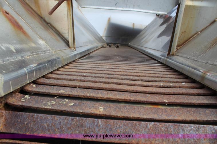 image for item L2488 1999 International 4900 dump truck