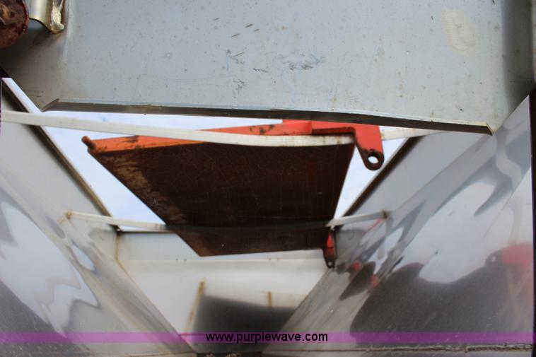 image for item L2488 1999 International 4900 dump truck