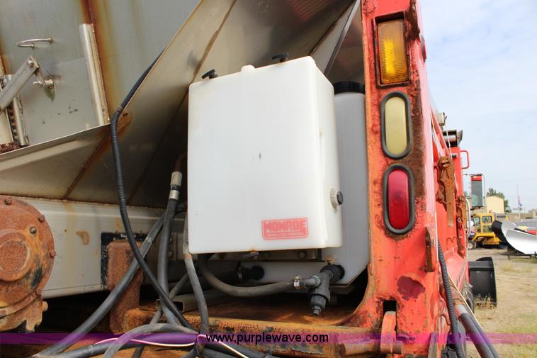 image for item L2488 1999 International 4900 dump truck