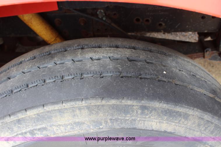 image for item L2488 1999 International 4900 dump truck