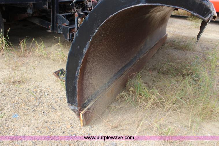 image for item L2488 1999 International 4900 dump truck