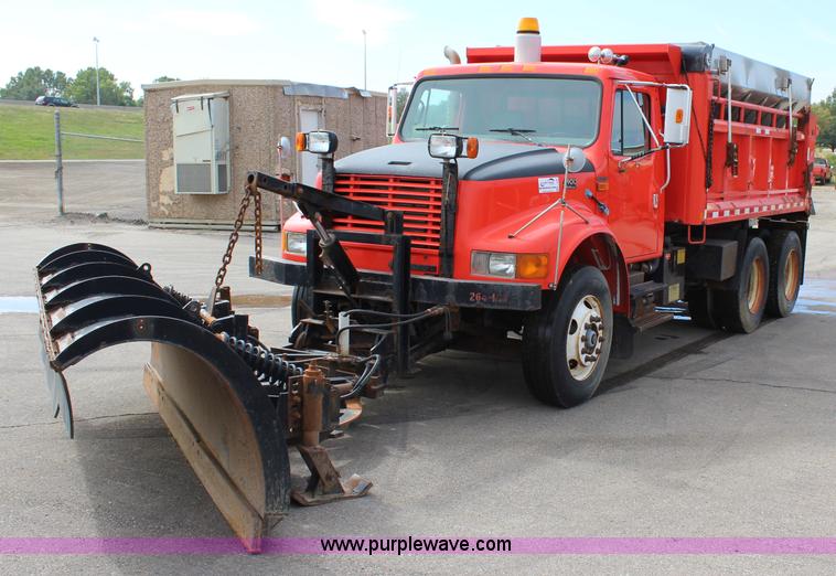 image for item L2489 1999 International 4900 dump truck