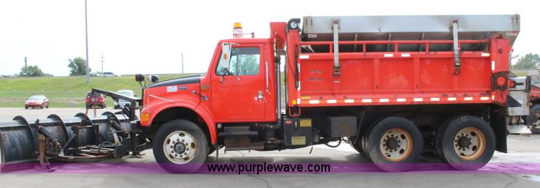 image for item L2489 1999 International 4900 dump truck