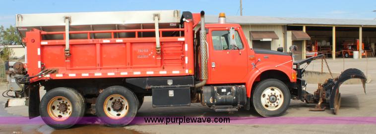 image for item L2489 1999 International 4900 dump truck
