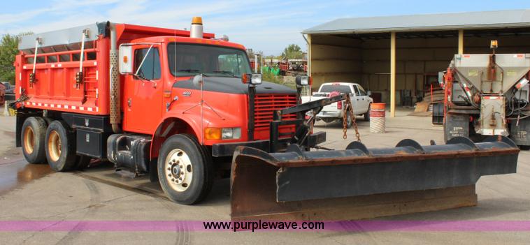 image for item L2489 1999 International 4900 dump truck