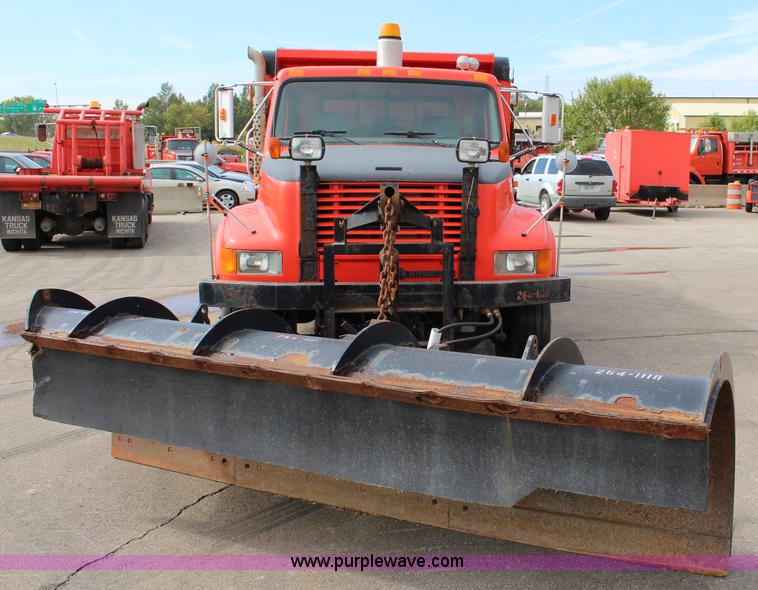 image for item L2489 1999 International 4900 dump truck