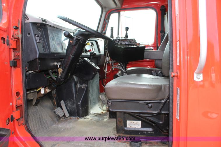 image for item L2489 1999 International 4900 dump truck