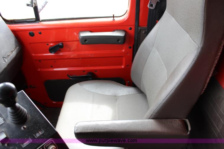 image for item L2489 1999 International 4900 dump truck