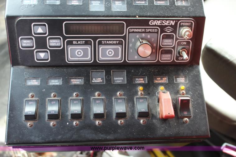 image for item L2489 1999 International 4900 dump truck