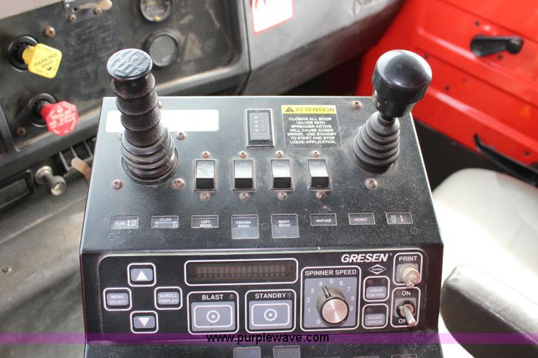 image for item L2489 1999 International 4900 dump truck