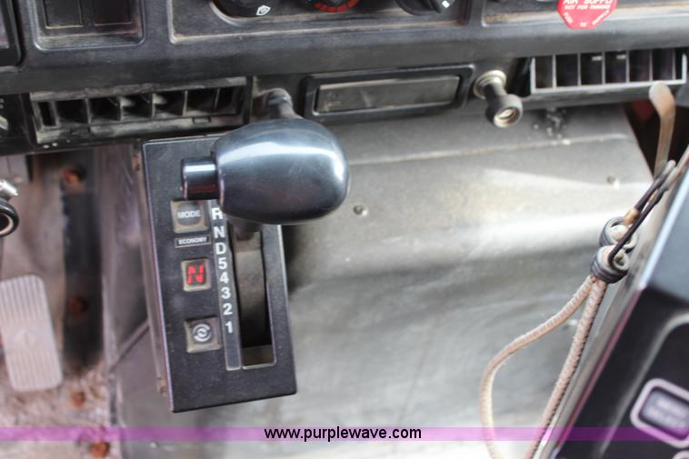 image for item L2489 1999 International 4900 dump truck