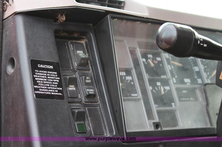 image for item L2489 1999 International 4900 dump truck