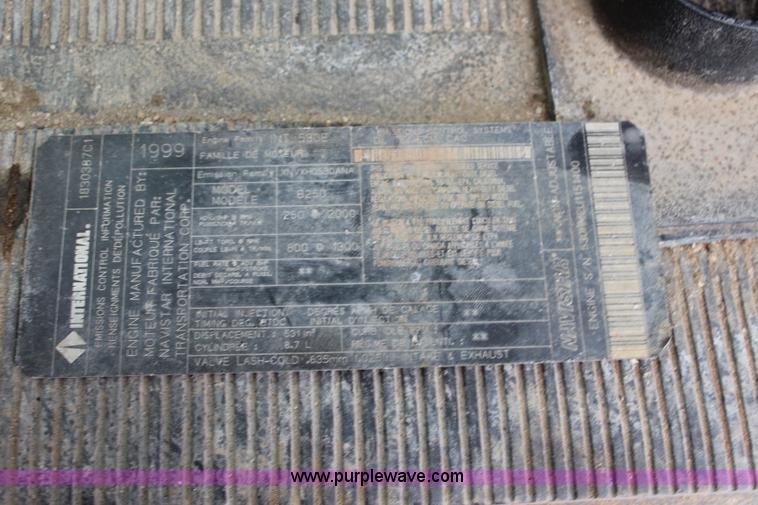 image for item L2489 1999 International 4900 dump truck