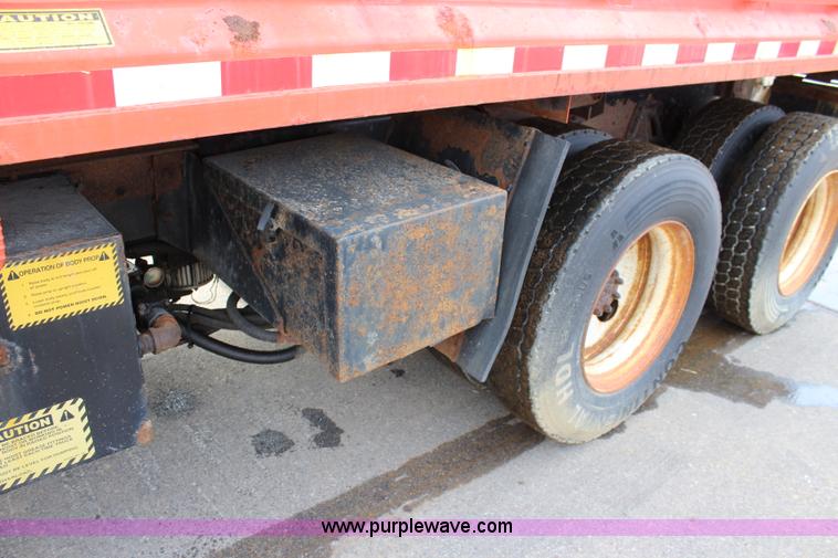 image for item L2489 1999 International 4900 dump truck