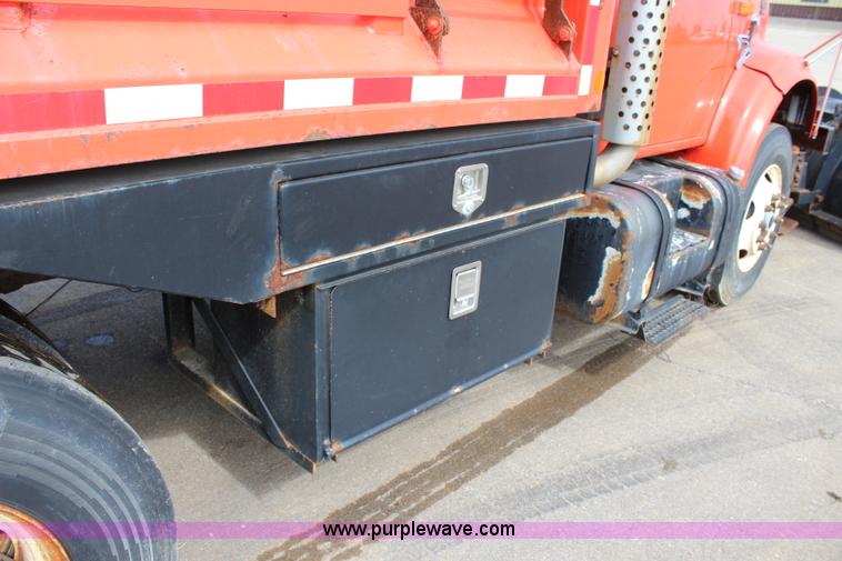 image for item L2489 1999 International 4900 dump truck