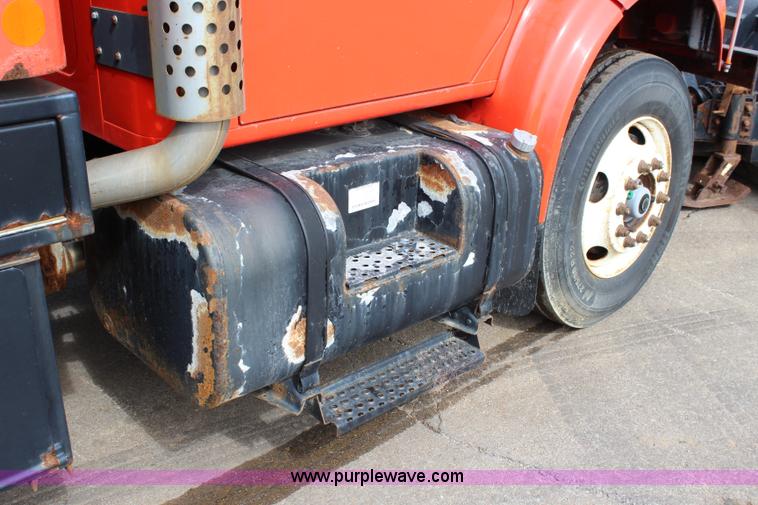 image for item L2489 1999 International 4900 dump truck