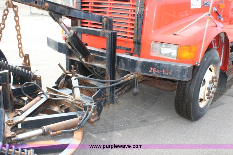 image for item L2489 1999 International 4900 dump truck