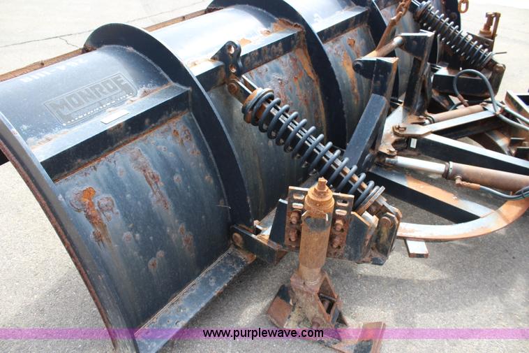 image for item L2489 1999 International 4900 dump truck