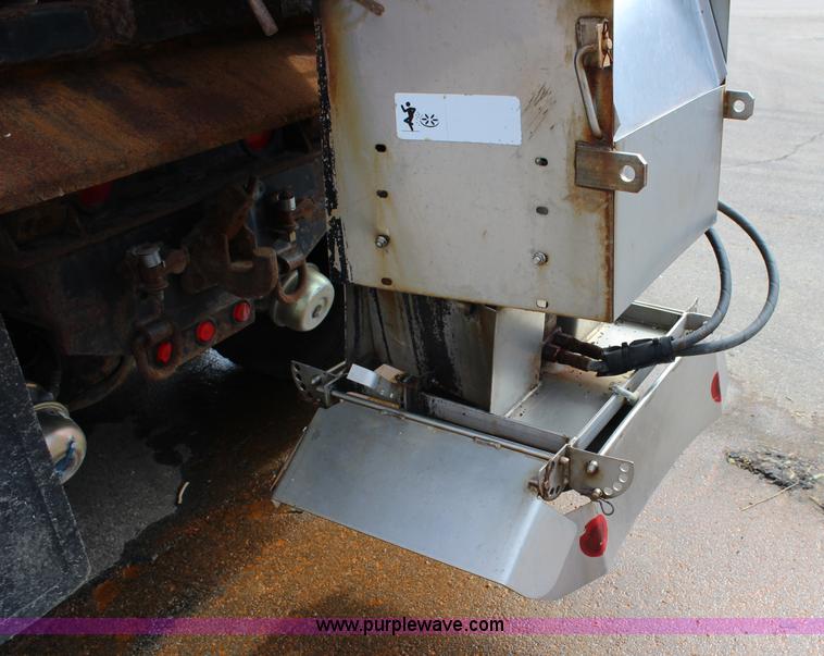 image for item L2489 1999 International 4900 dump truck