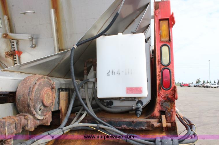 image for item L2489 1999 International 4900 dump truck