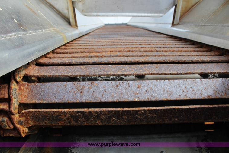 image for item L2489 1999 International 4900 dump truck