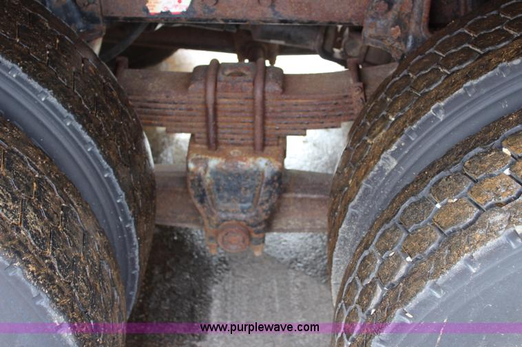 image for item L2489 1999 International 4900 dump truck