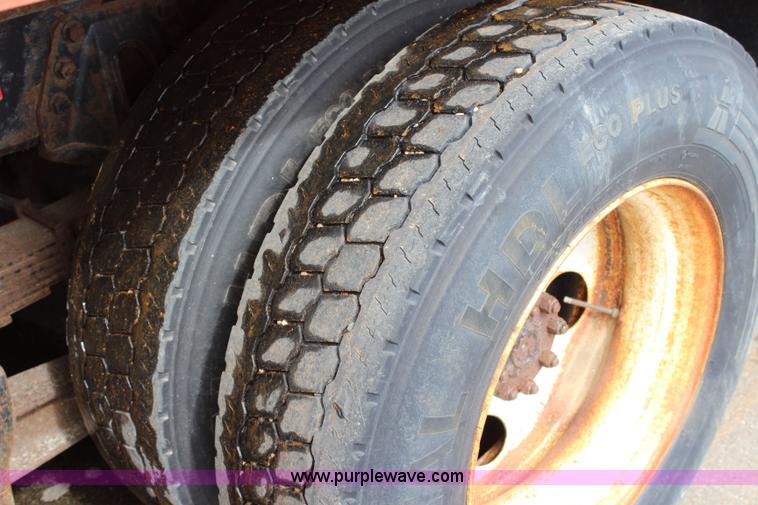 image for item L2489 1999 International 4900 dump truck