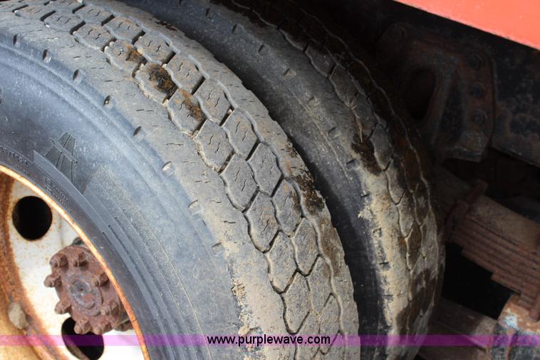 image for item L2489 1999 International 4900 dump truck