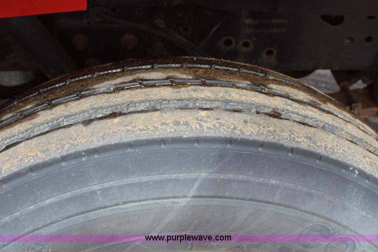 image for item L2489 1999 International 4900 dump truck