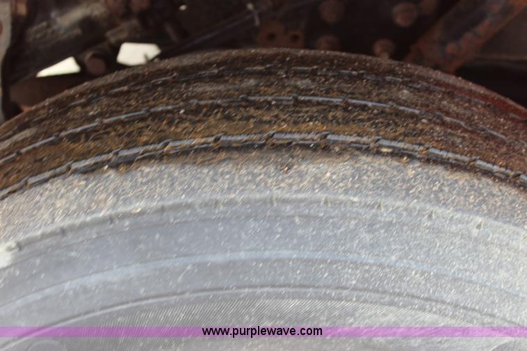 image for item L2489 1999 International 4900 dump truck