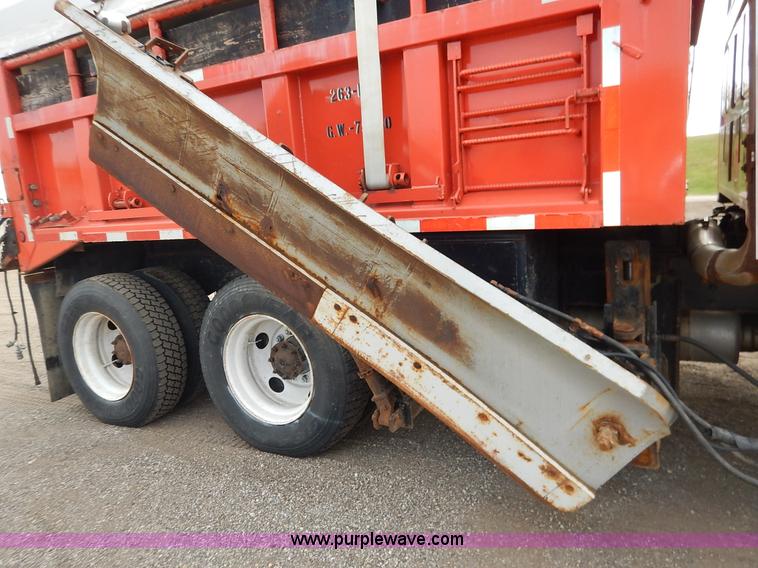 image for item L2493 2001 Sterling LT7500 dump truck