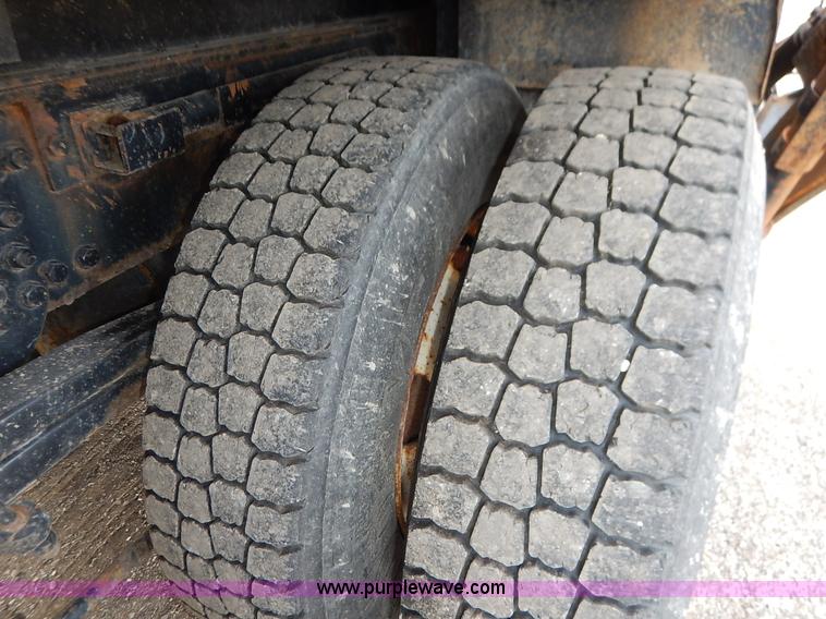 image for item L2493 2001 Sterling LT7500 dump truck