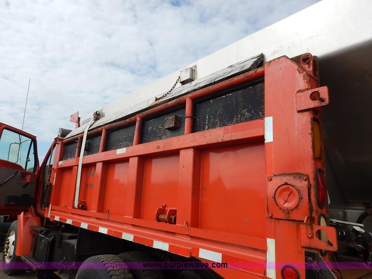 image for item L2493 2001 Sterling LT7500 dump truck