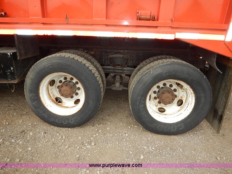 image for item L2493 2001 Sterling LT7500 dump truck