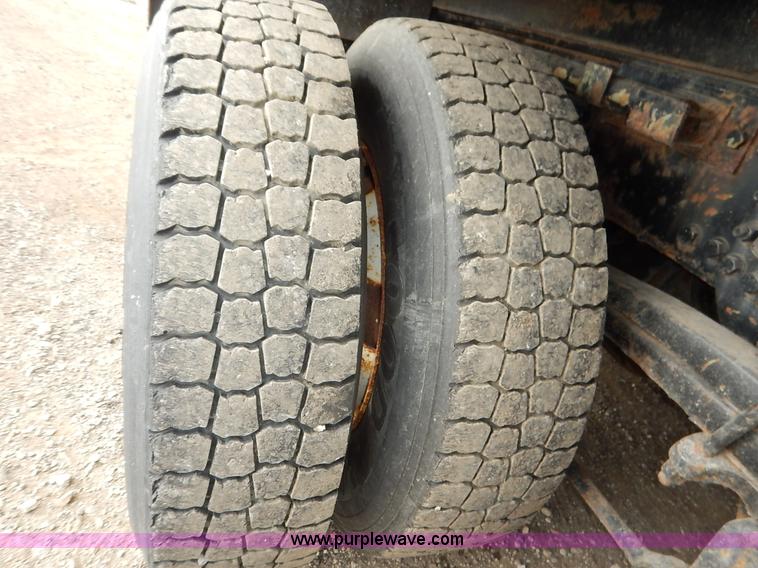 image for item L2493 2001 Sterling LT7500 dump truck